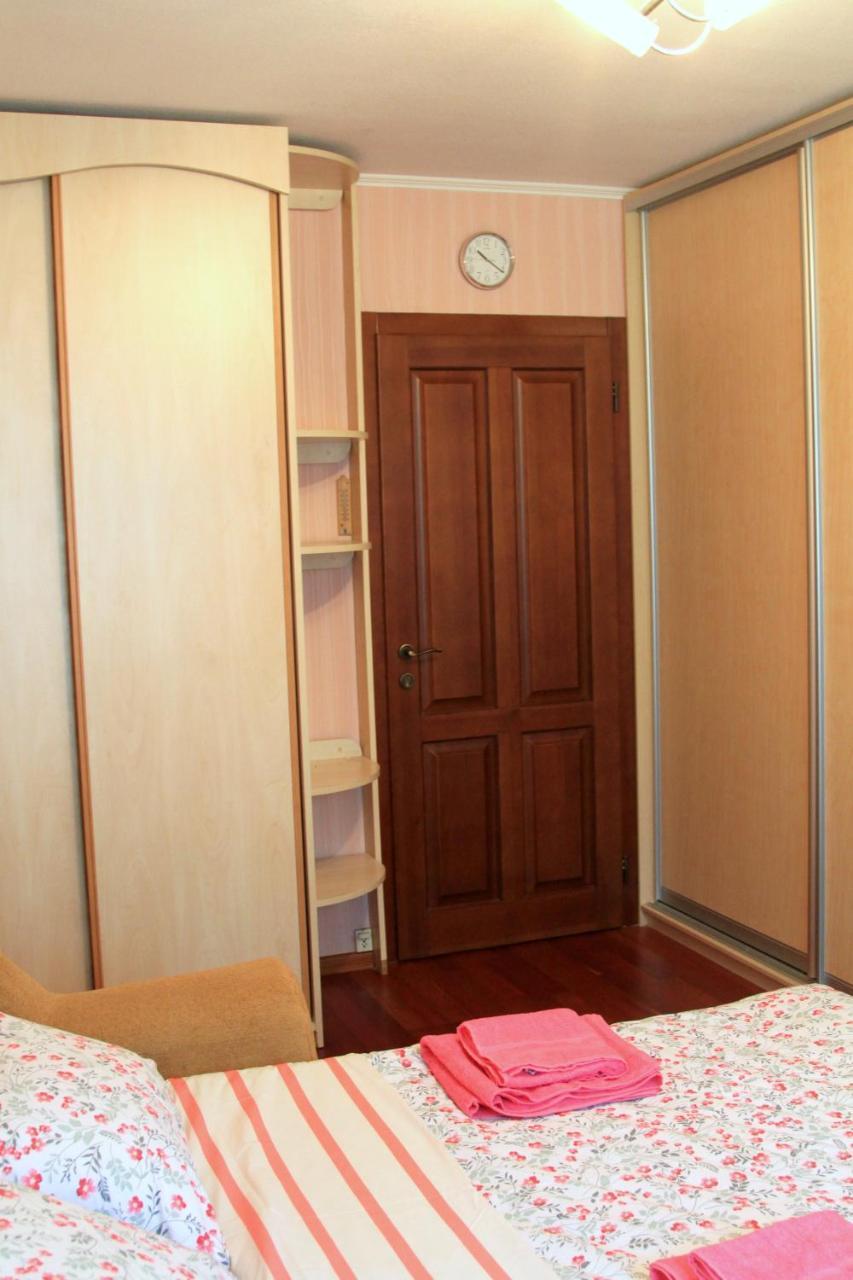 Apartment near metro Akademgorodok Kiev Exteriör bild