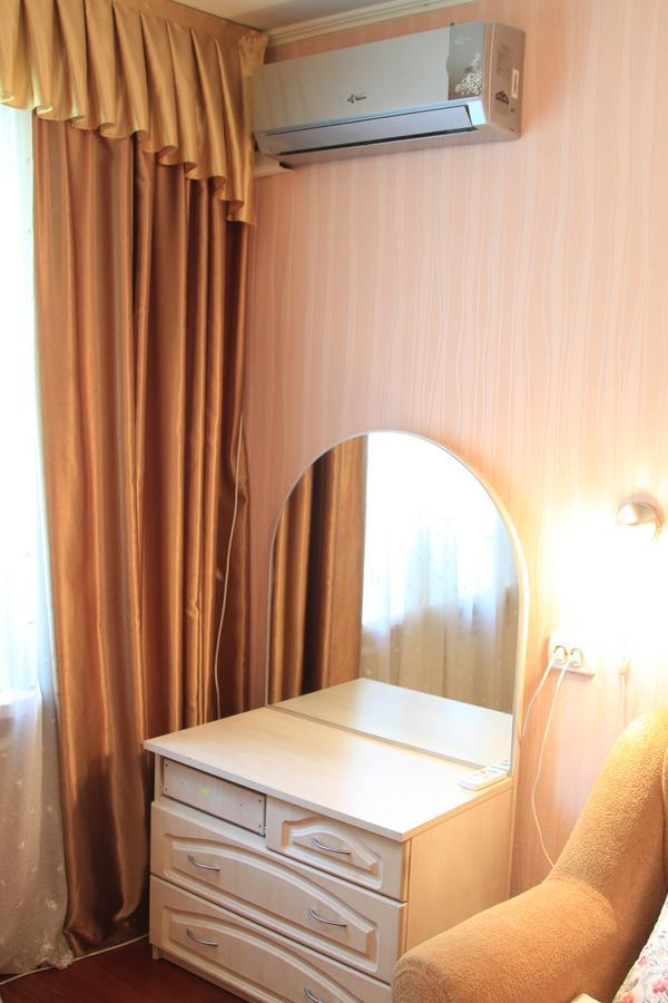 Apartment near metro Akademgorodok Kiev Exteriör bild